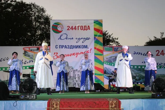 photo_5283168631942486758_y